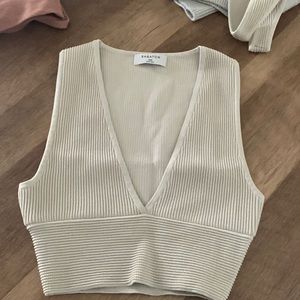 Babaton Aritzia Sculpt Knit Deep v Tank XXS